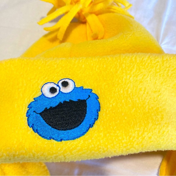 Sesame Street | Unisex, Yellow Cookie Monster Fleece Hat & Mittens o/s Toddlers - Picture 7 of 7